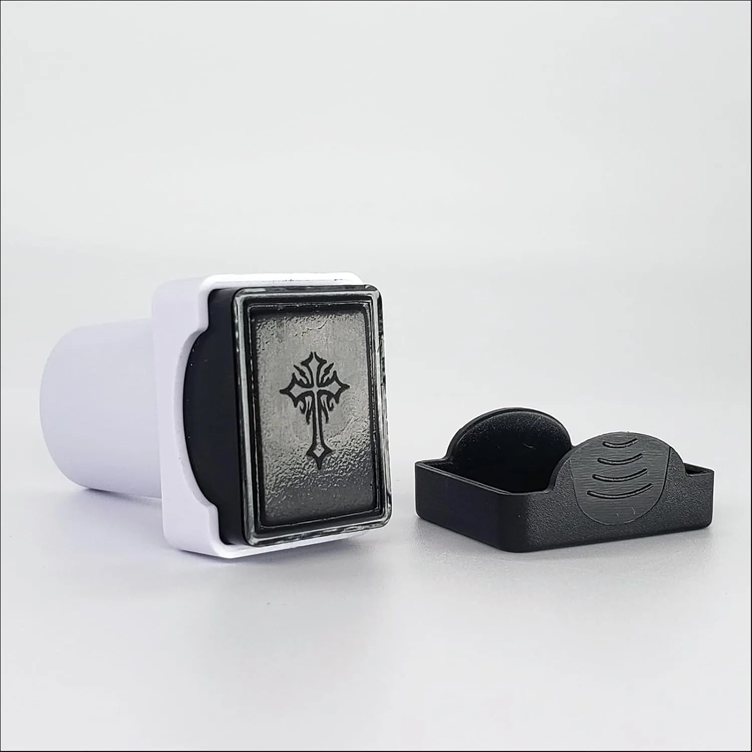 Holy Cross Golf Ball Stamp, Golf Ball Stamper, Self-Inking Golf Ball Stamp Markers, Reusable Golf Ball Marking Tool to Identify Golf Balls, Golfer Gift Golfing Accessories